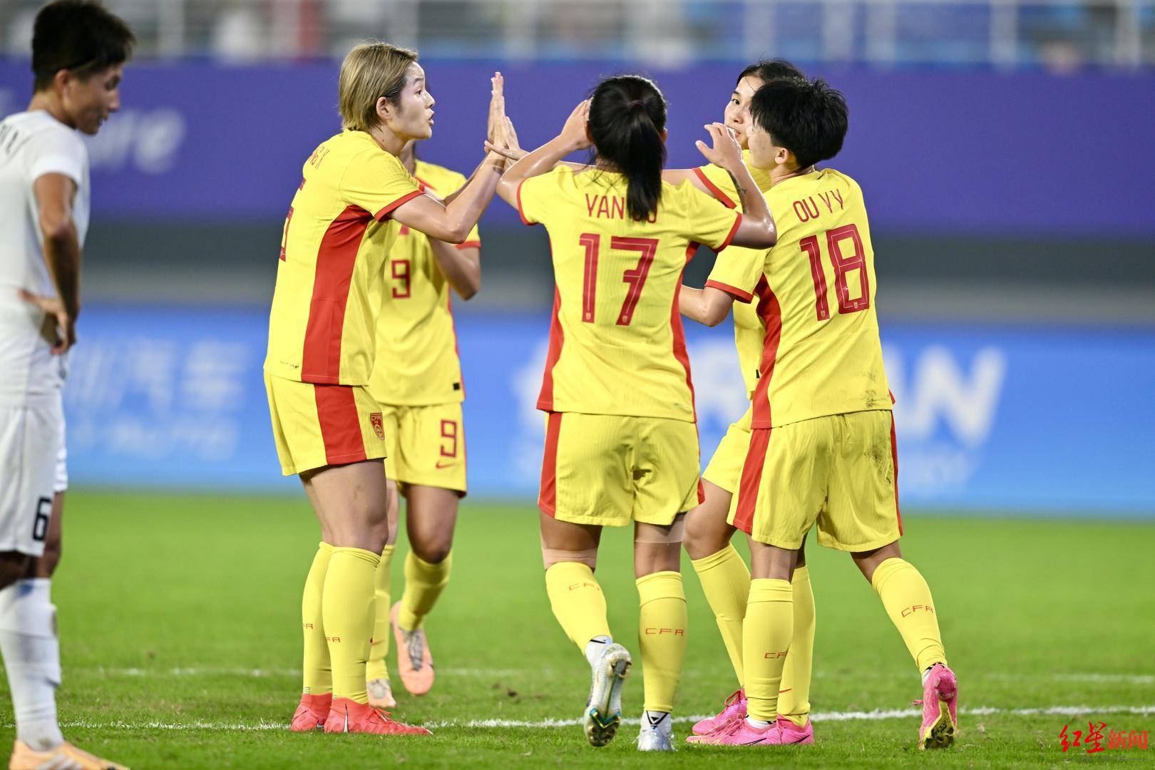 两战狂砍22球！中国女足小组赛全胜，八强赛将对阵泰国女足